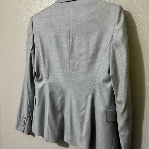Boss brand new gray business suit. - Picture 5 of 8